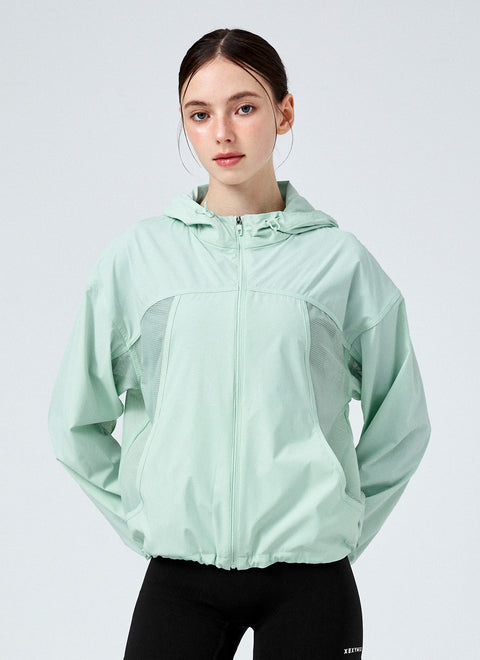 Airy Mesh Hood Cropped Windbreaker